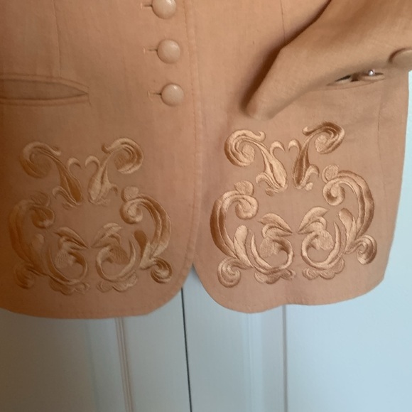 Carven (French designer) linen jacket with embroidery lower area - Picture 4 of 4